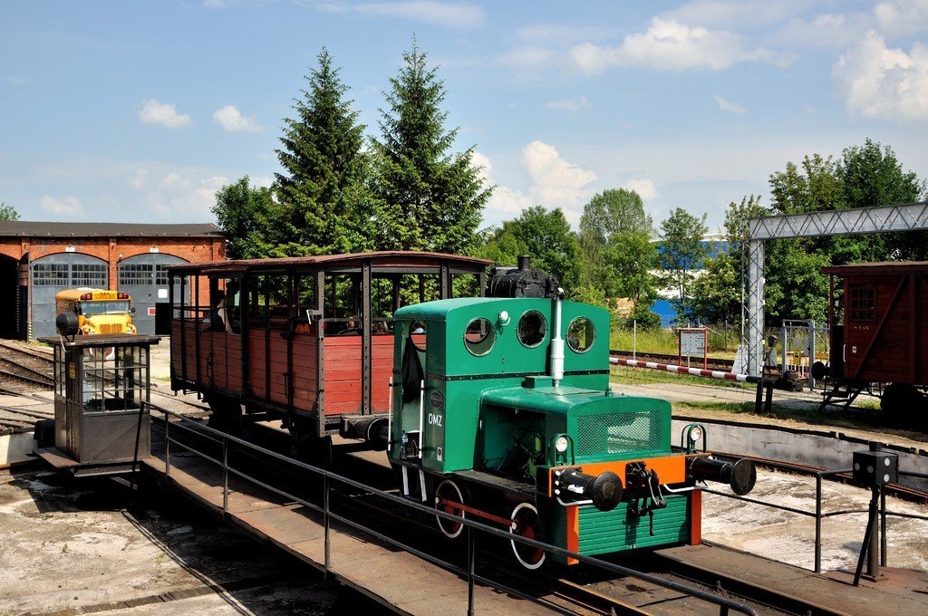 Muzeum Kolejnictwa w Jaworzynie Śląskiej przejazdy po trasie parowej